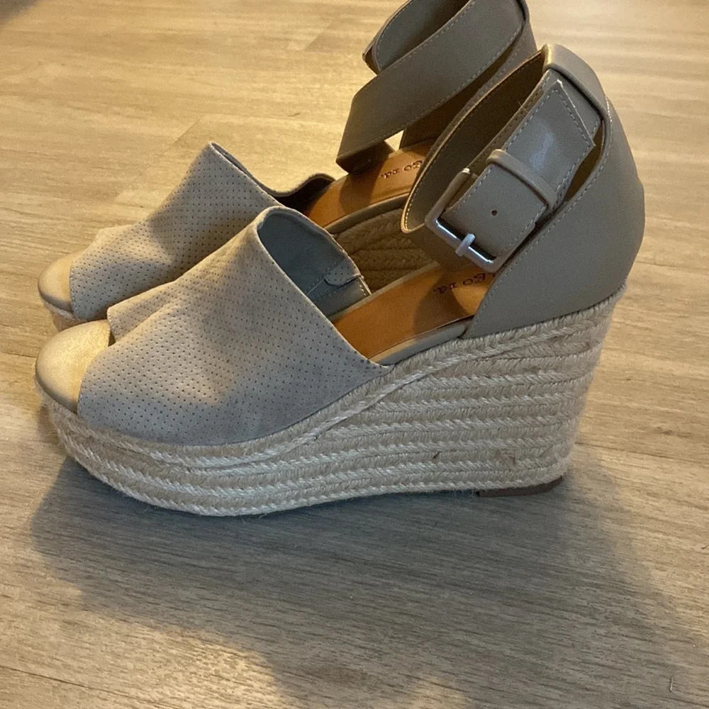 Indigo Rd Wedges - Picture 2 of 4